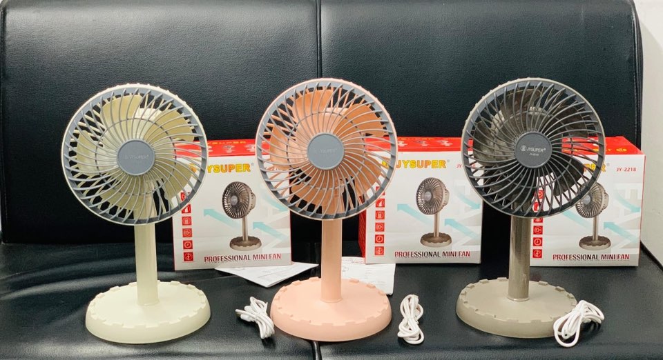 1. JYSUPER JY-2218 USB Rechargeable Mini Table Fan