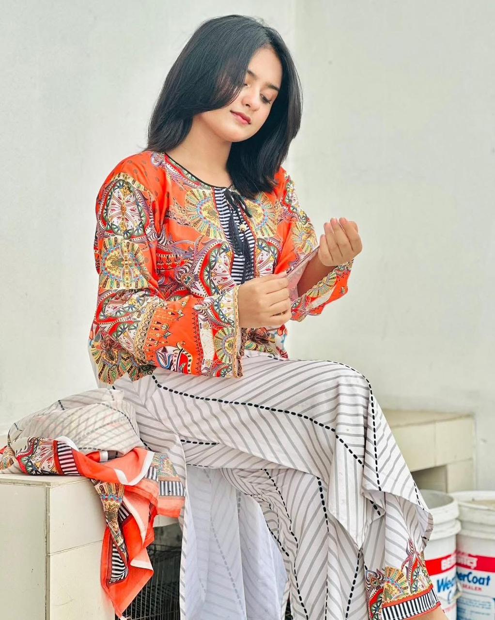 নিউ ডিমান্ডিং থ্রী-পিস কালেকশন।