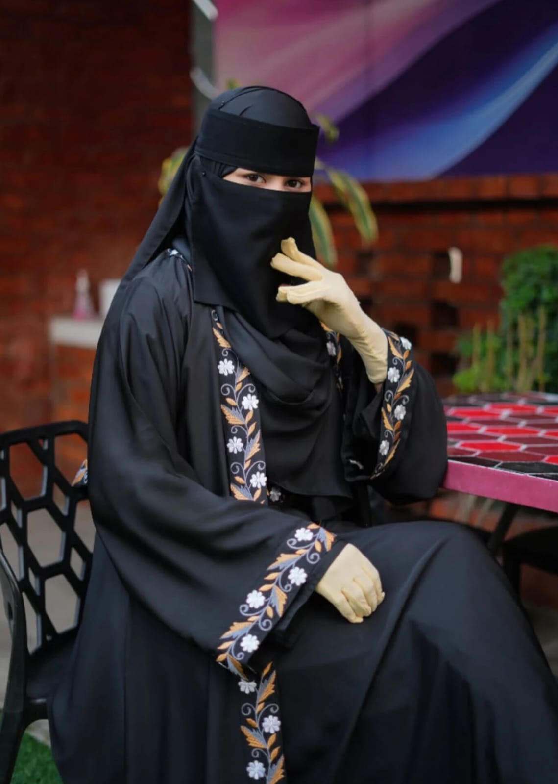 Burka Dubai Cherry Borka -অরিজিনাল 100% দুবাই ফেব্রিক্স – অরিজিনাল এম্বটারী কাজ করা -কটি + ইনার + হিজাব + নিকাব + বেল্ট ফুল সেট -হিজাব