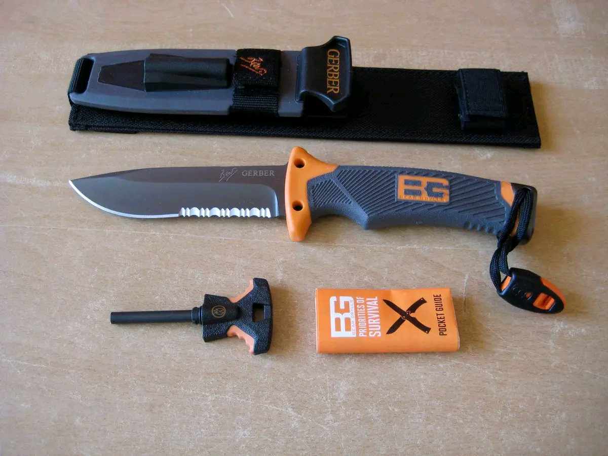 Beargrells survival knife with fairstatar
