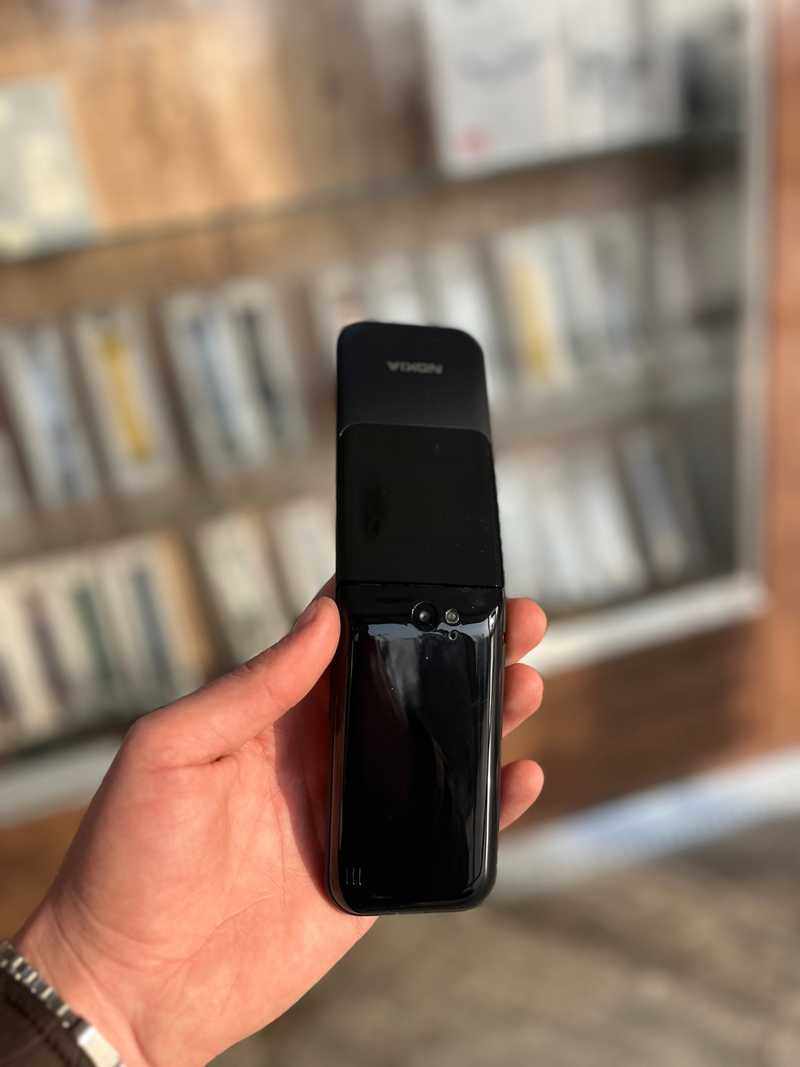 Nokia 2720 flip mobile