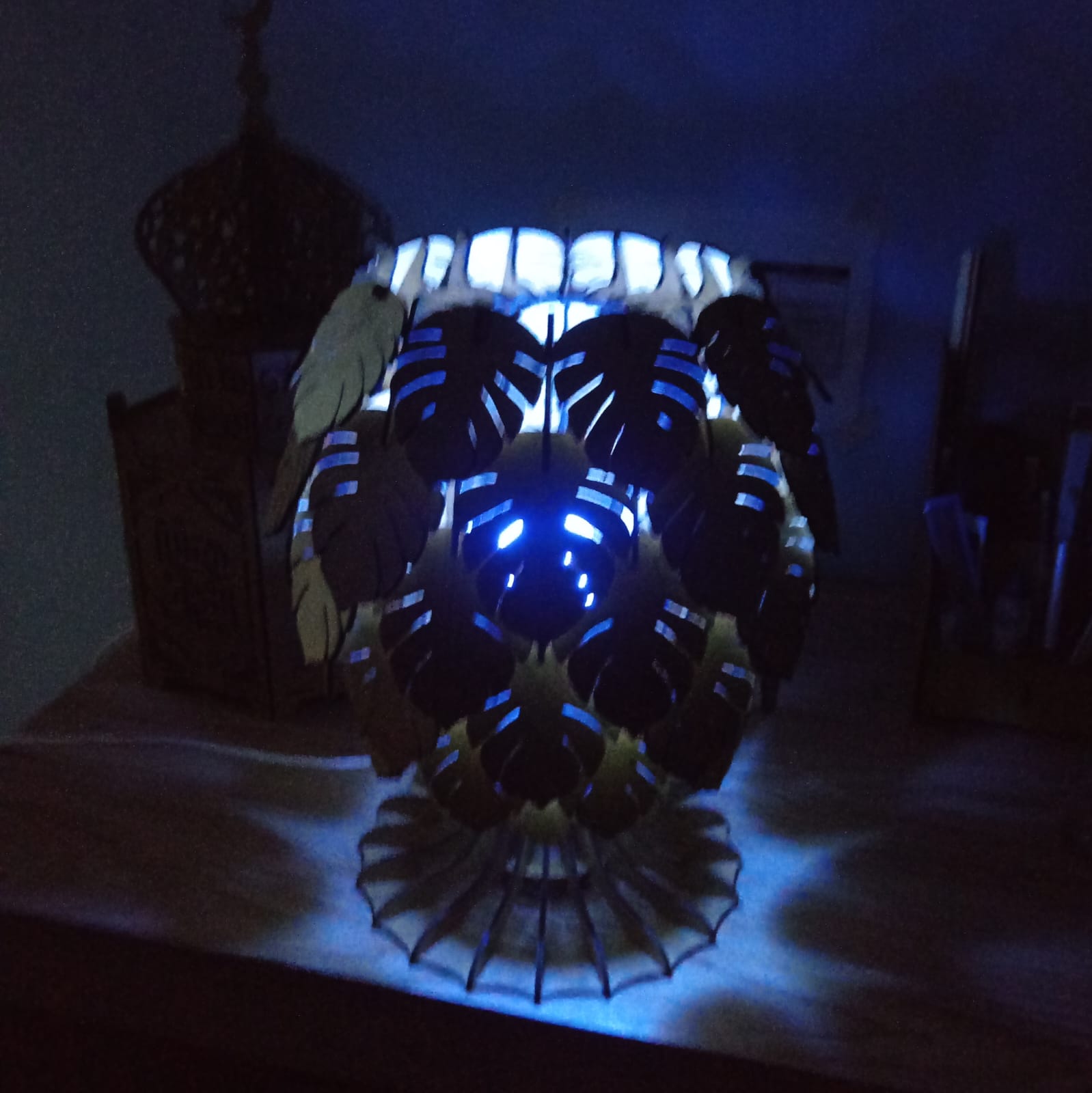 Laser cut monstera table lamp