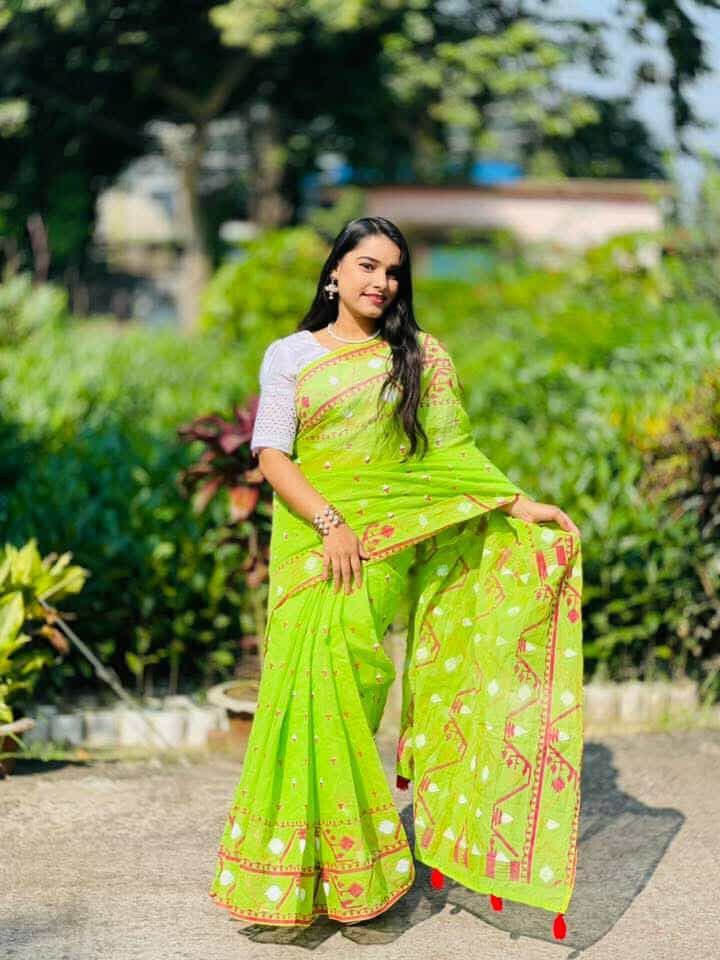 স্কিন প্রিন্ট এর শাড়ি