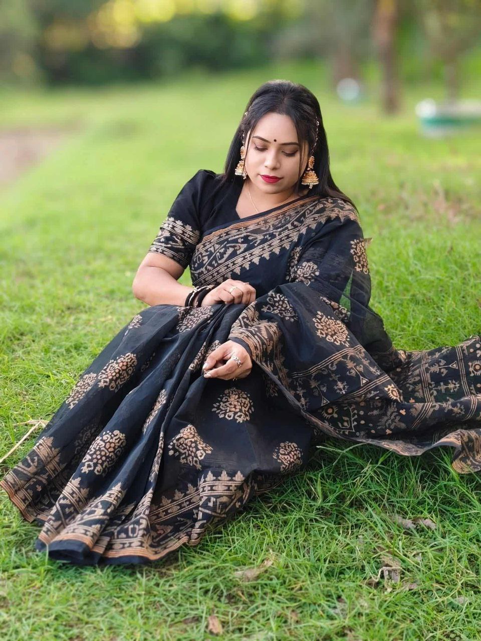 স্কিন প্রিন্ট এর শাড়ি