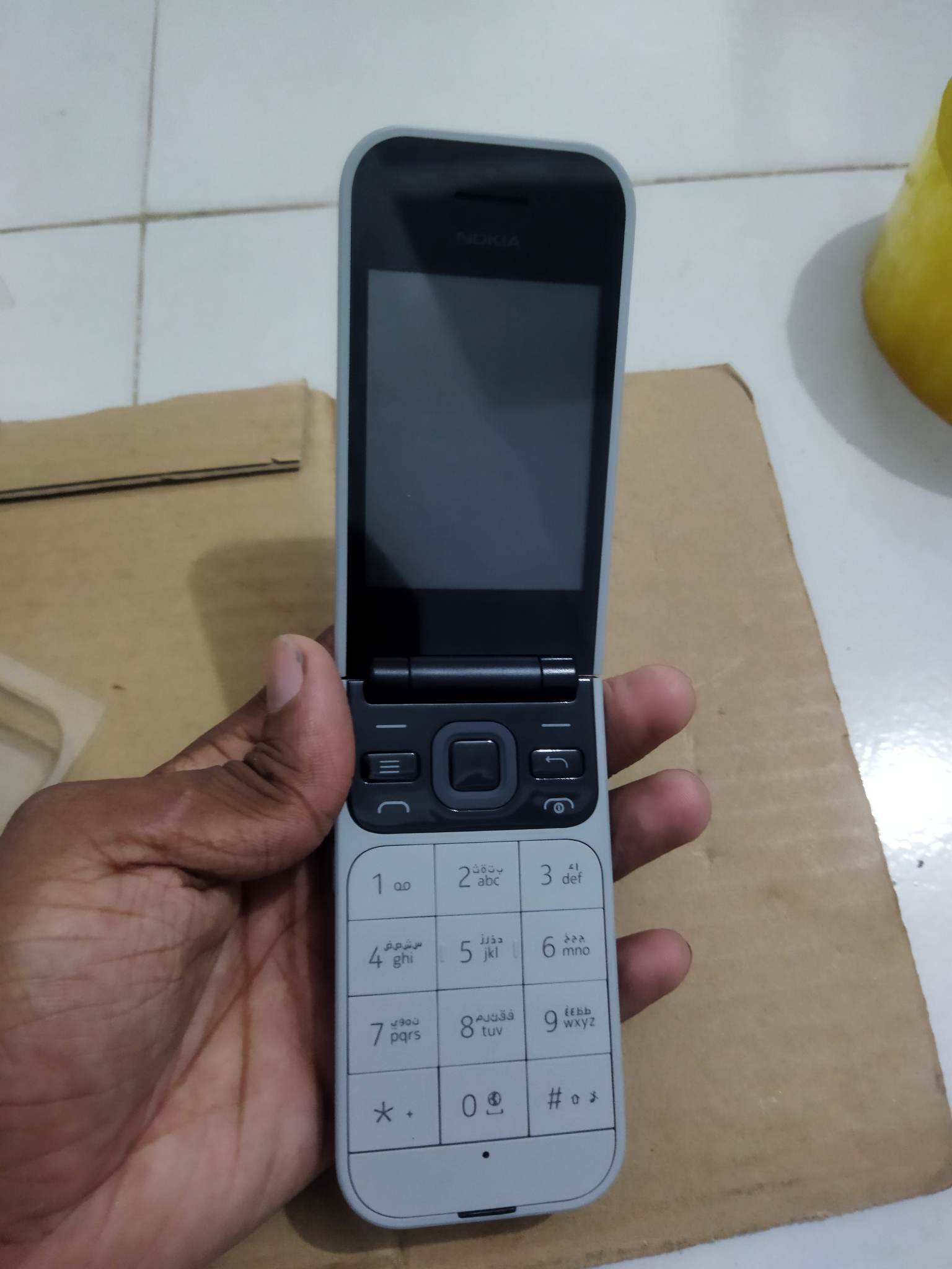 Nokia 2720 Flip phone