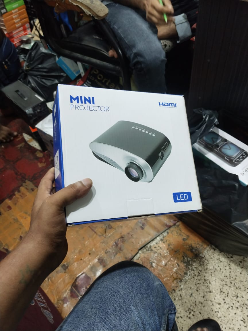 Mini Projector – RD-802b .160 Lumens live TV, HDMI, AV, VGA