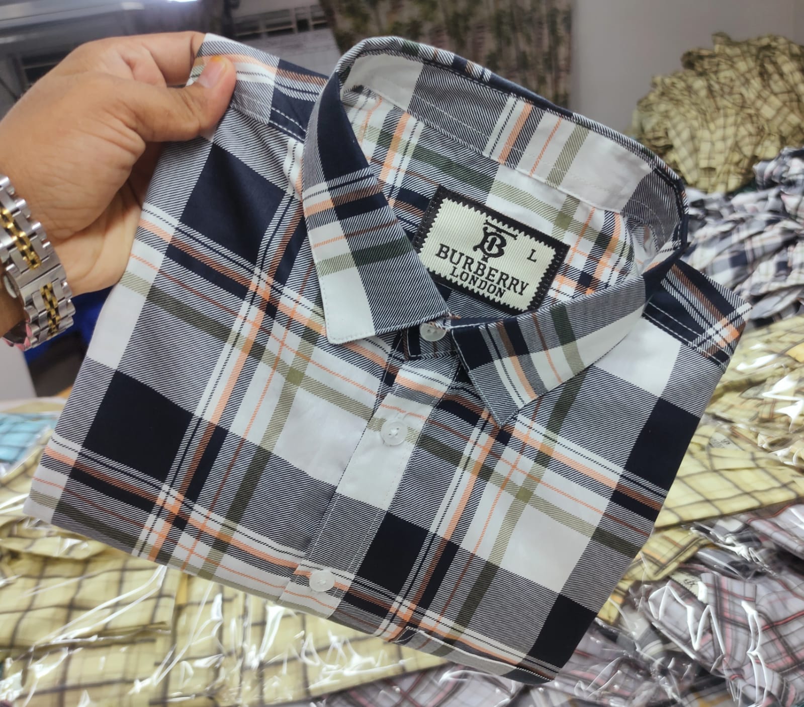 Burberry full Sleeve Cotton Print Shirt Color and quality 100% guarantee