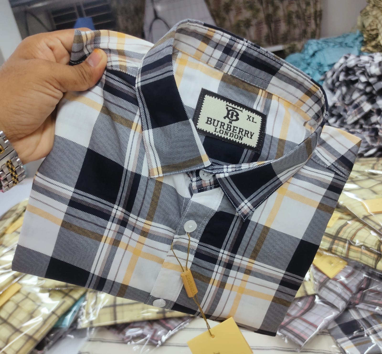 Burberry full Sleeve Cotton Print Shirt Color and quality 100% guarantee