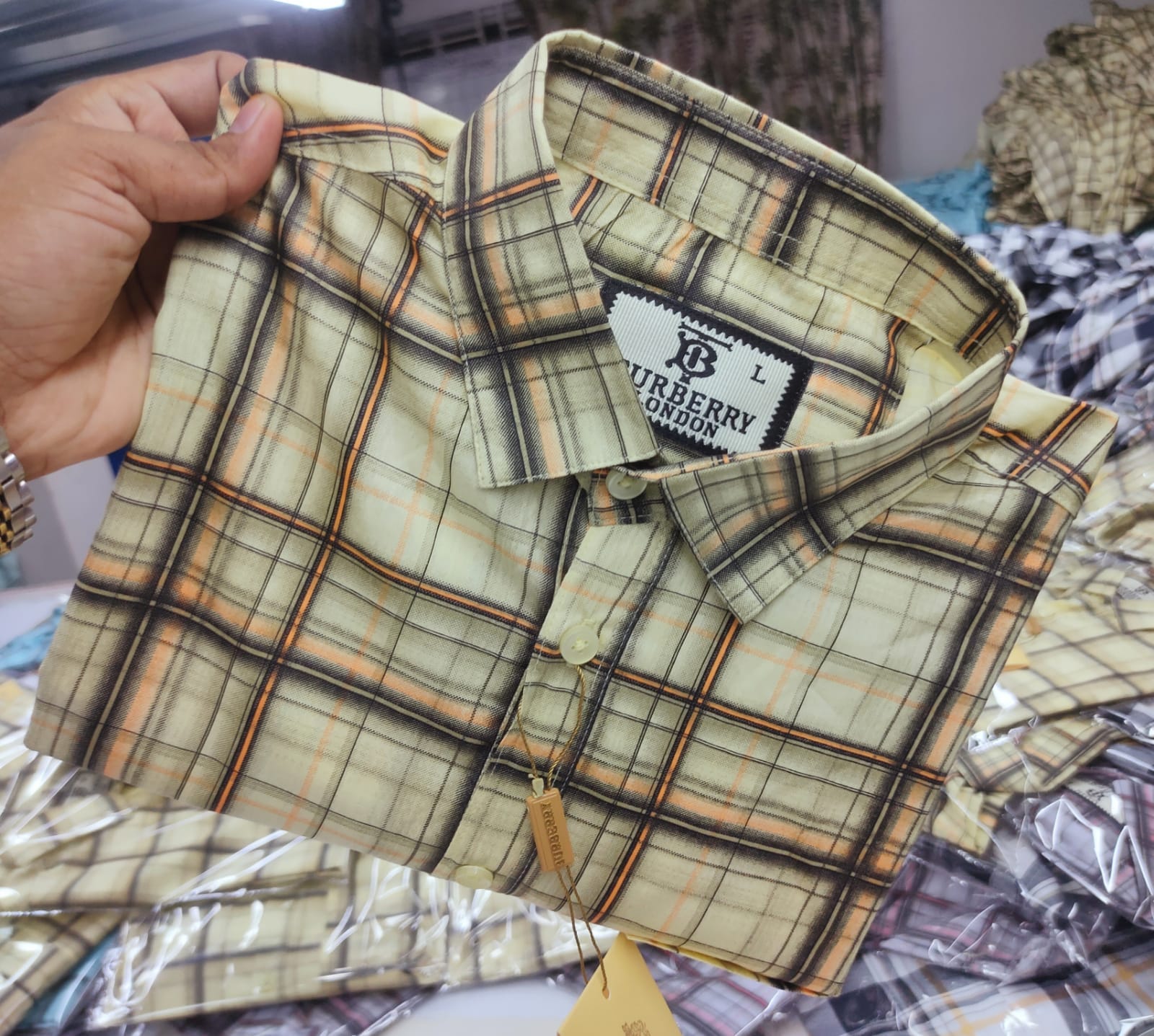 Burberry full Sleeve Cotton Print Shirt Color and quality 100% guarantee