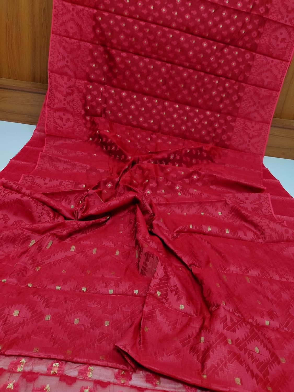 নাকফুল জামদানী শাড়ি