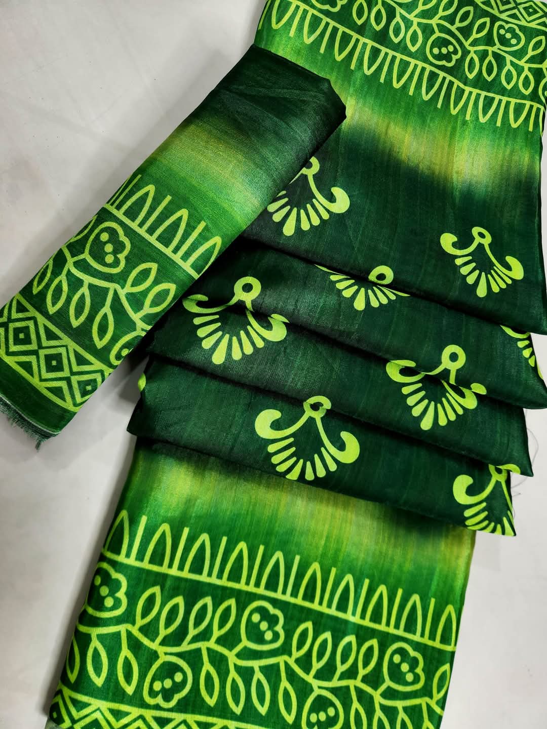 Fashionable and Comfortable Premium Silk Batik Saree for Women With Blouse Piece 4