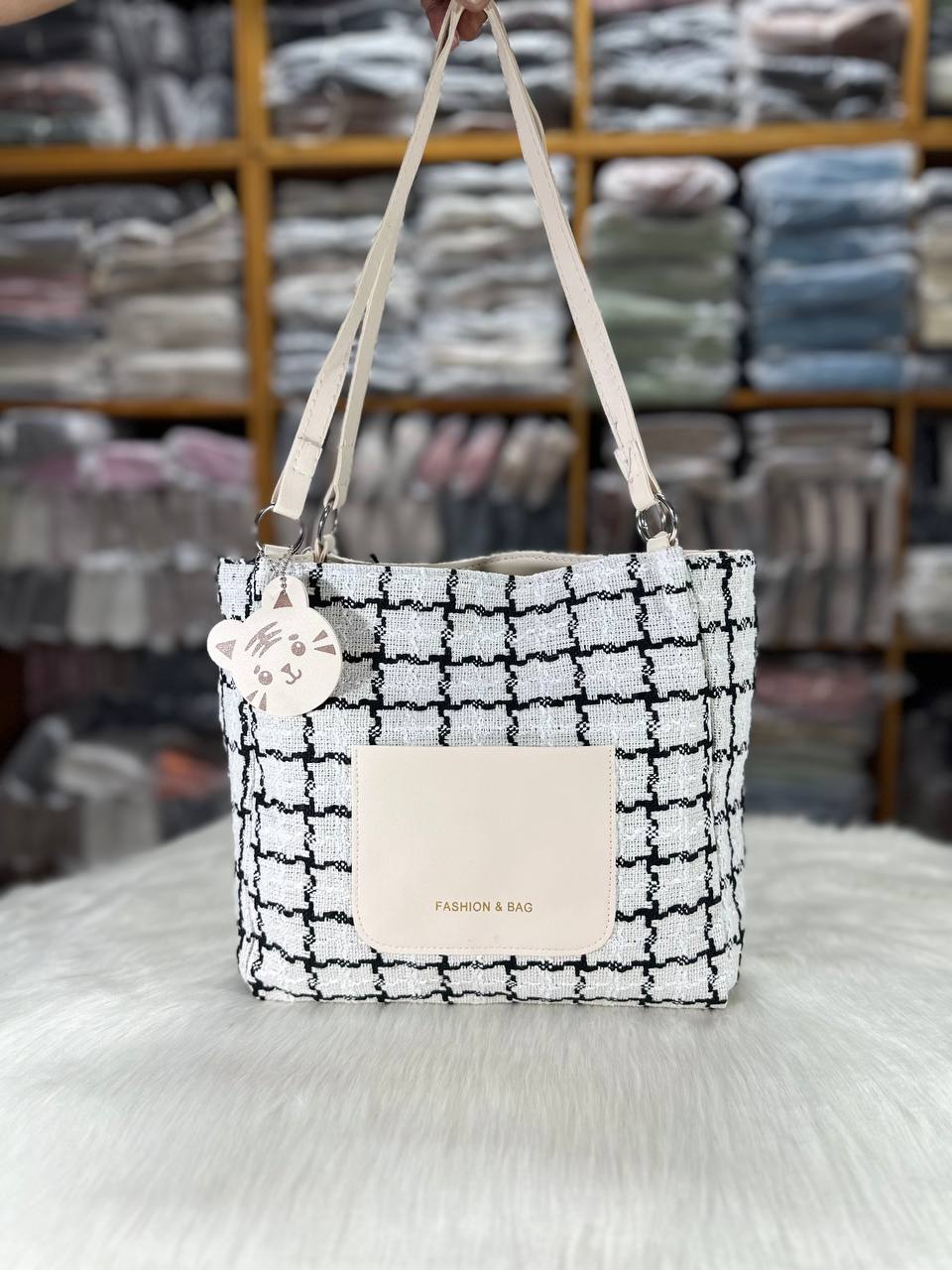 Tote bag