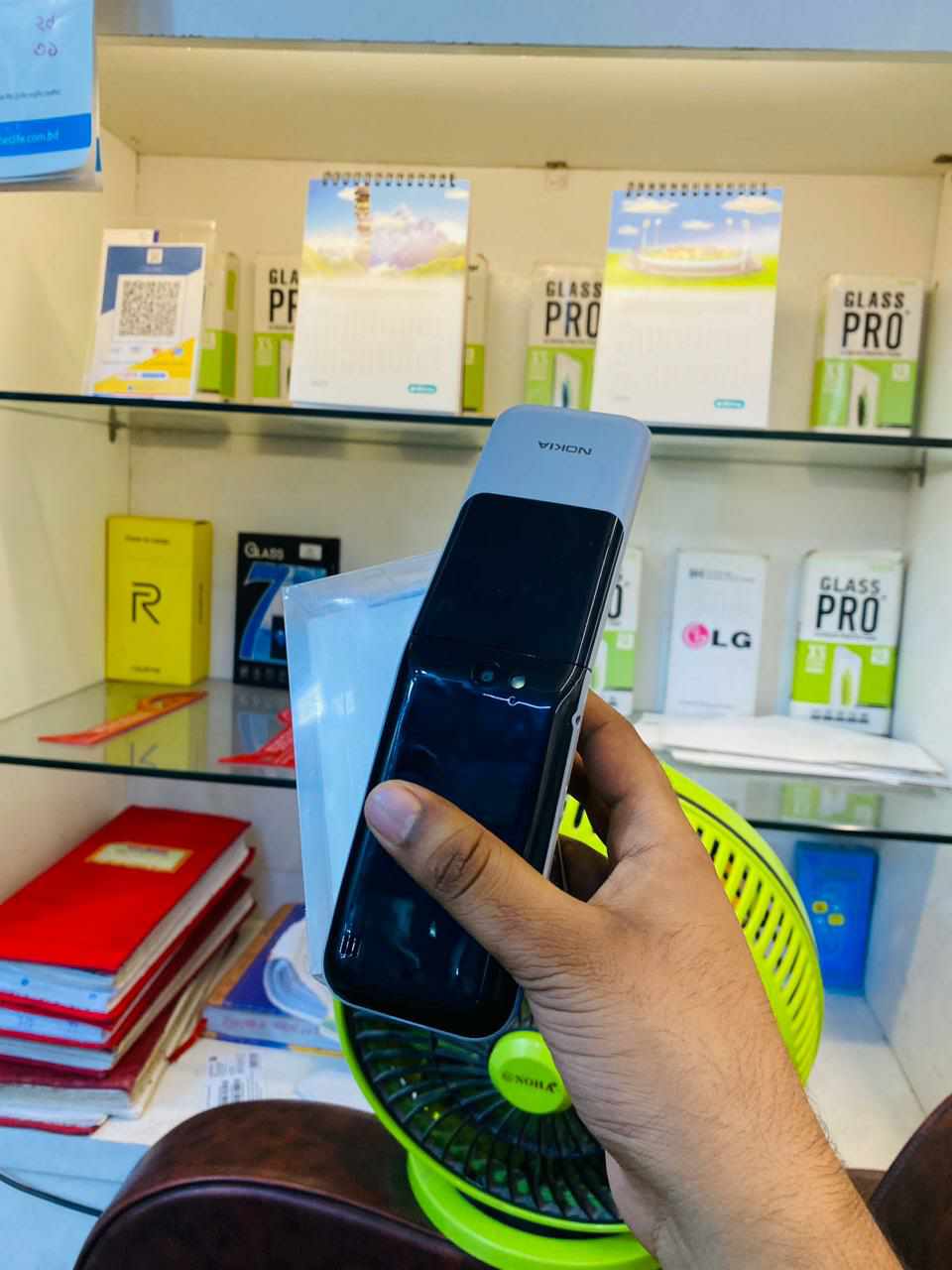 Nokia 2720 flip white colour new