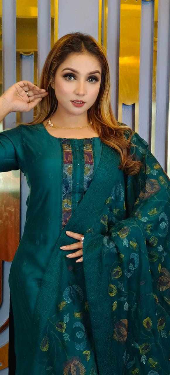 সুতি কাপড়ের উপরে কম্পিউটার কাজ