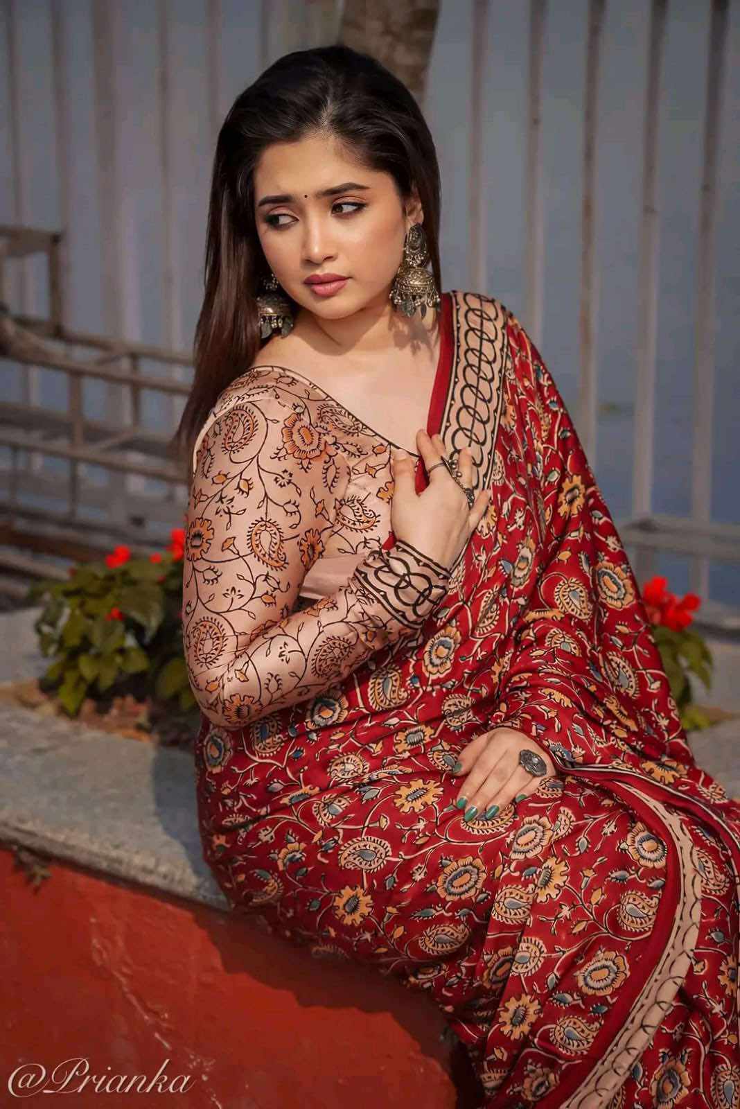 কিশোরী শাড়ি ? প্রিমিয়াম কোয়ালিটি মর্ডান সিল্ক শাড়ি ?