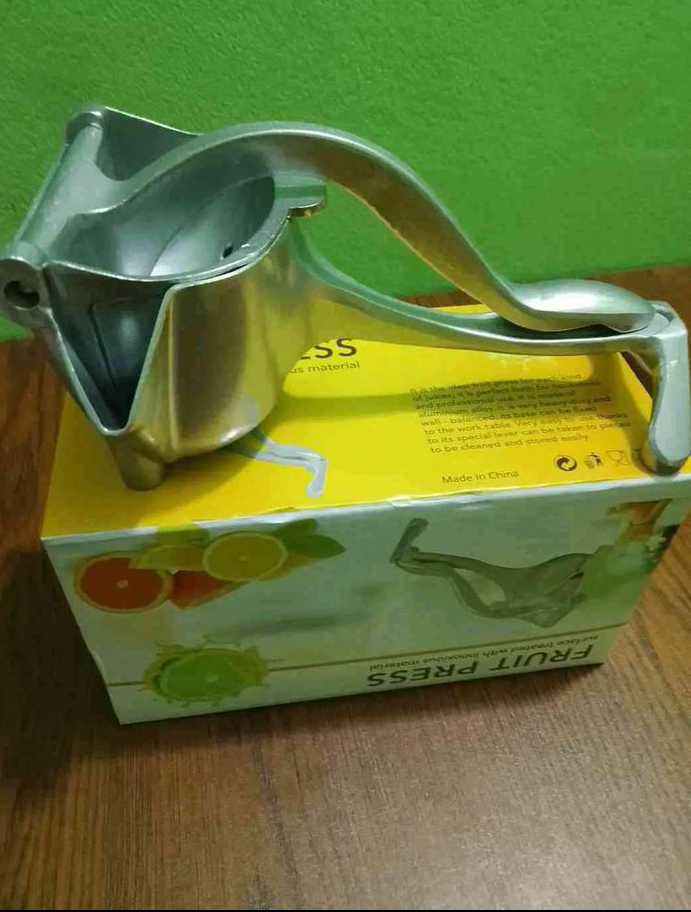 Hand Press Fruit Juicer