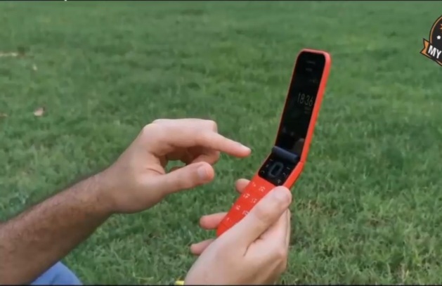 Nokia 2720 Flip Phone