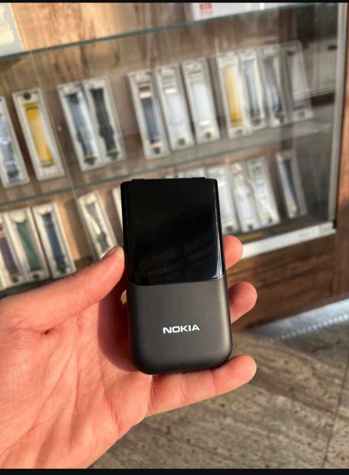 Nokia 2720 Flip Phone