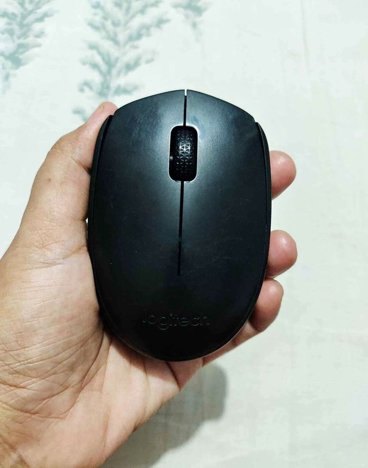 Logitech MK220 Combo Wireless Keyboard & Mouse