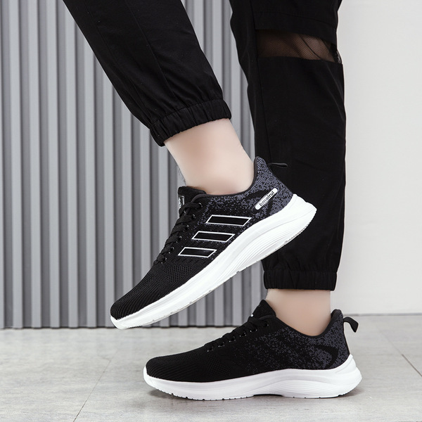 Sports shoe