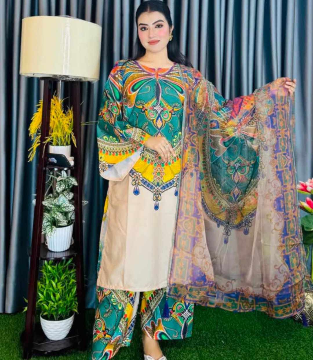 নিউ ডিমান্ডিং থ্রী-পিস কালেকশন।