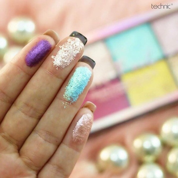 Technic Cream Pigment Eye Shadow Palette Hot Foil 20g