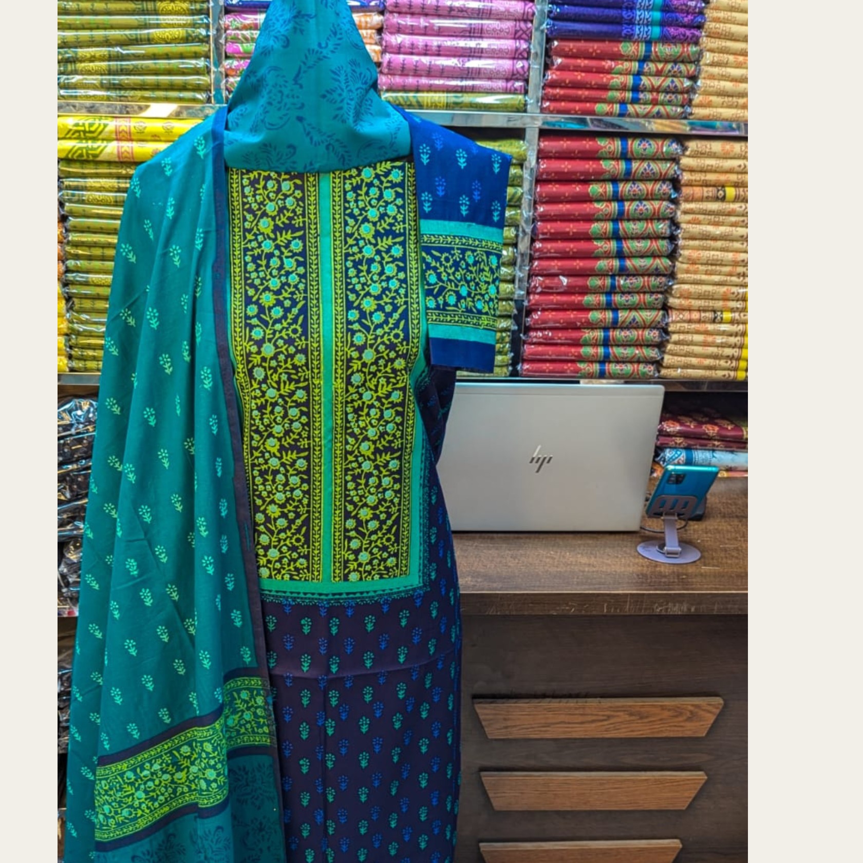 *স্টাইলিশ থ্রিপিছ সেট code: onrk