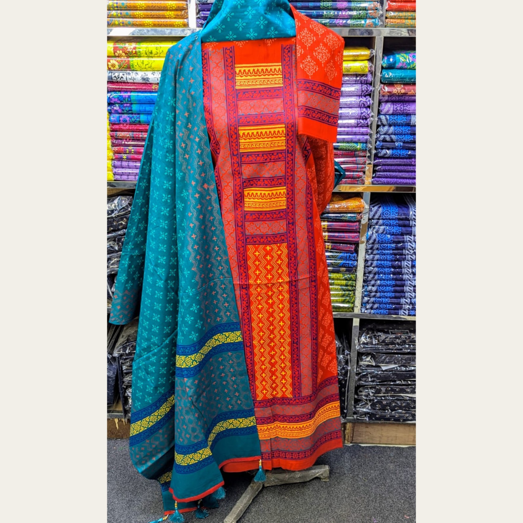 *স্টাইলিশ থ্রিপিছ সেট code: onuk