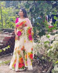 হাফসিল্ক শাড়ীতে হ্যান্ডপ্রিন্ট তুলির কাজ করা