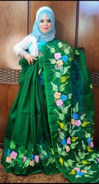 হাফসিল্ক শাড়ীতে হ্যান্ডপ্রিন্ট তুলির কাজ করা