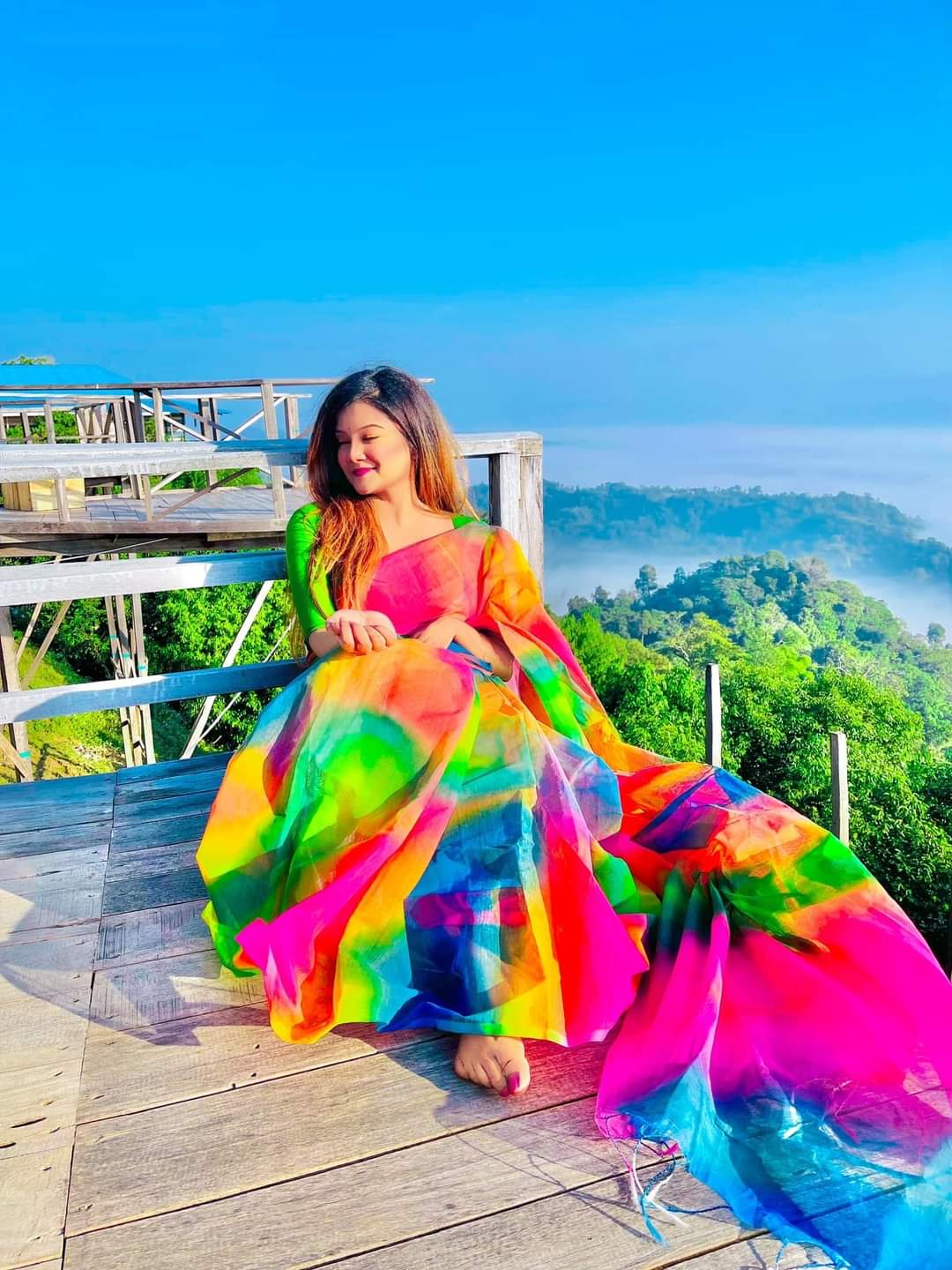 হাফসিল্ক শাড়ীতে হ্যান্ডপ্রিন্ট তুলির কাজ করা