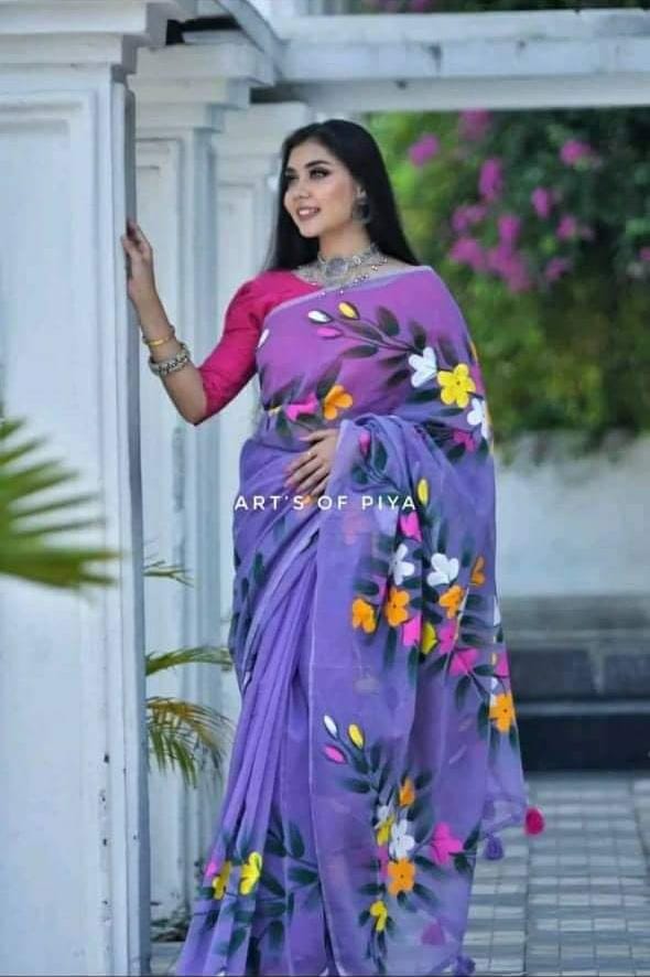হাফসিল্ক শাড়ীতে হ্যান্ডপ্রিন্ট তুলির কাজ করা