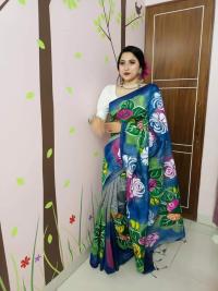 হাফসিল্ক শাড়ীতে হ্যান্ডপ্রিন্ট তুলির কাজ করা