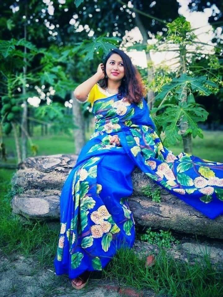হাফসিল্ক শাড়ীতে হ্যান্ডপ্রিন্ট তুলির কাজ করা