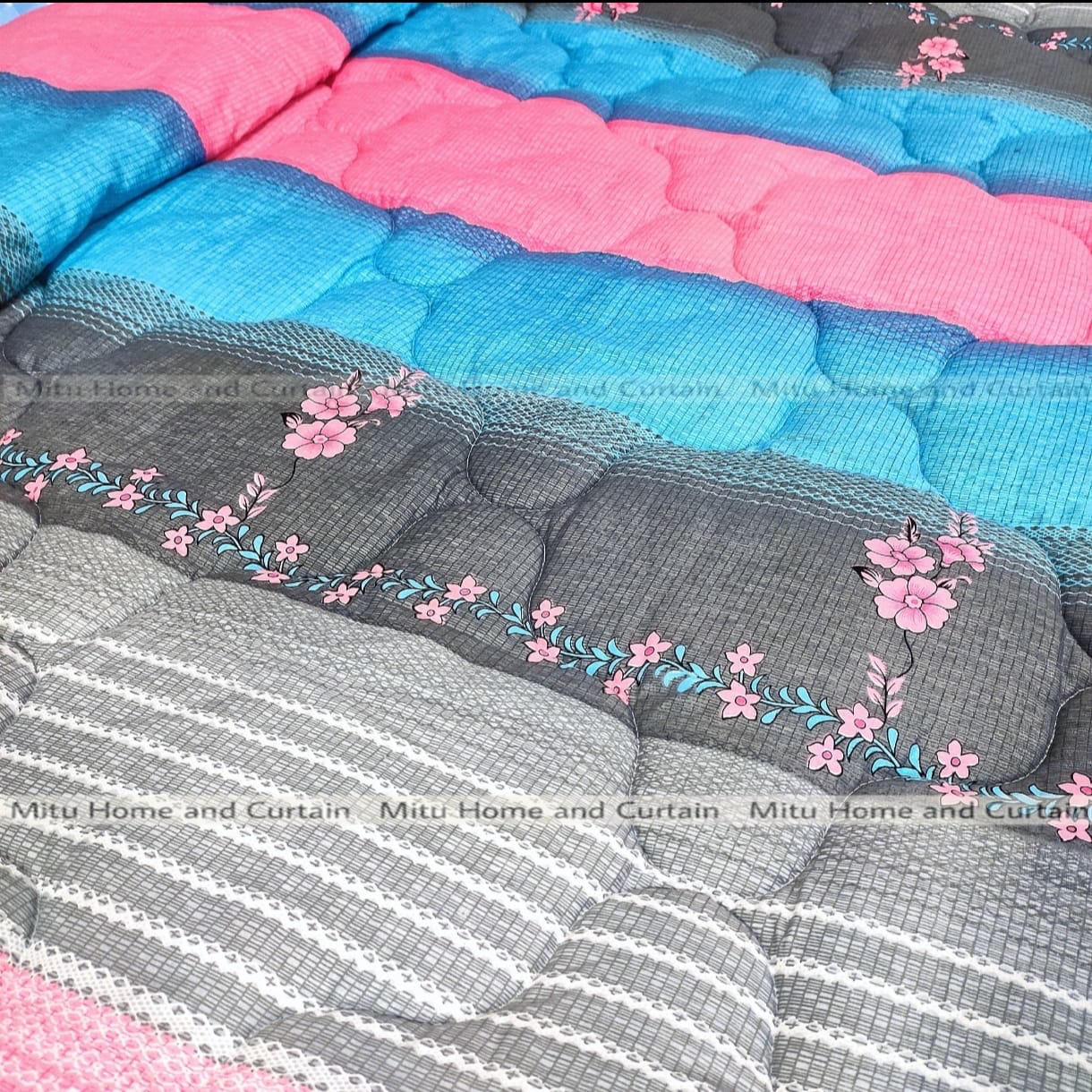 King Size Exclusive Cotton Fabric Winter Comforter with European Cube Design, 84*90 in / 7*7.5 ft (Blue Shade Art)