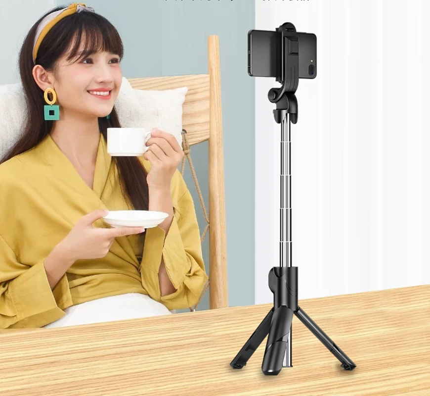 Q07 Foldable Mini Tripod & Selfi Stick with LED Light Bluetooth Remote Shutter