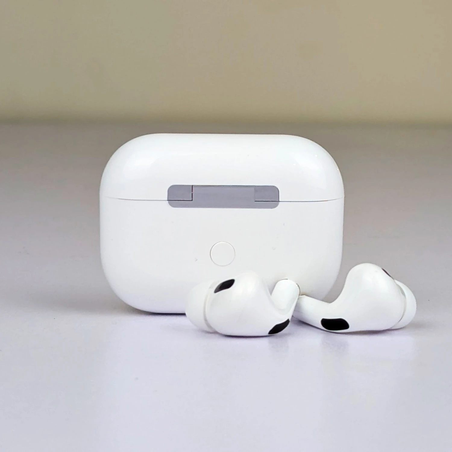 One Plus AirRO3 Wireless Bluetooth Earbuds