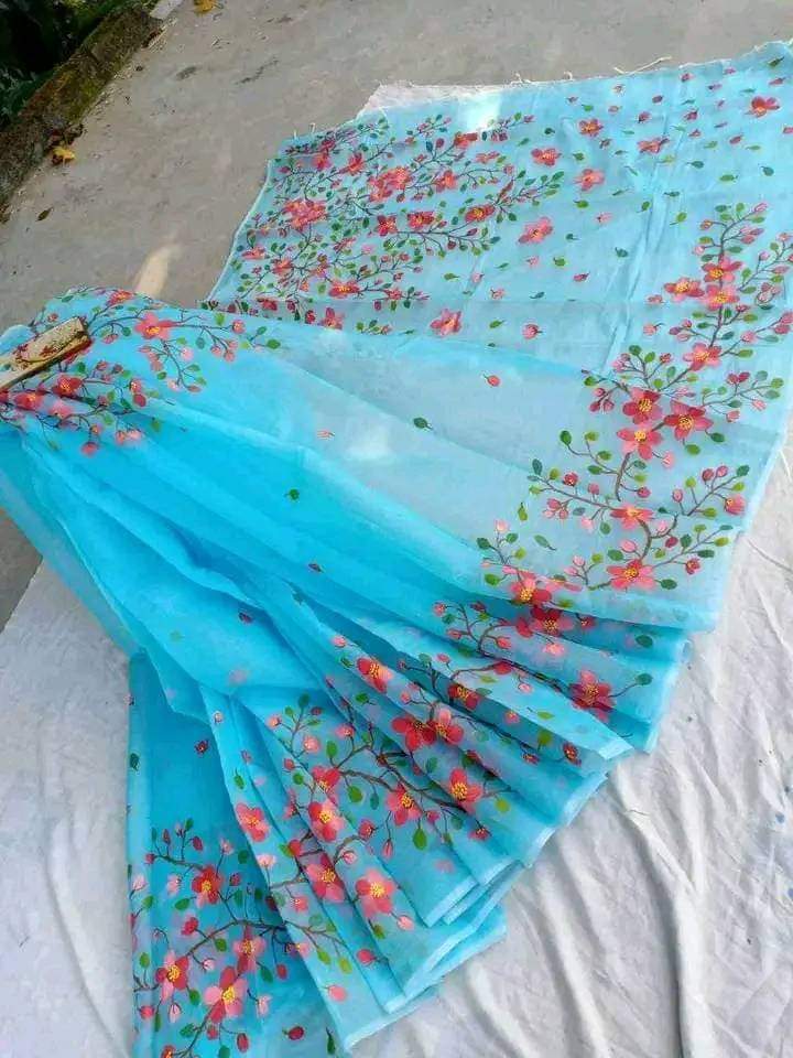 হাফসিল্ক শাড়ীতে হ্যান্ডপ্রিন্ট তুলির কাজ করা
