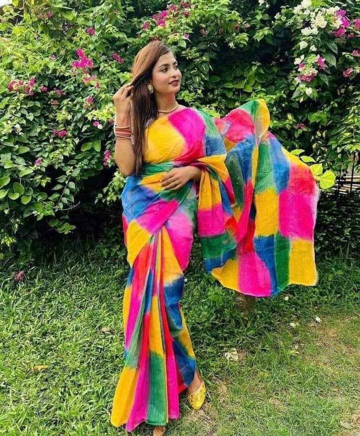 হাফসিল্ক শাড়ীতে হ্যান্ডপ্রিন্ট তুলির কাজ করা