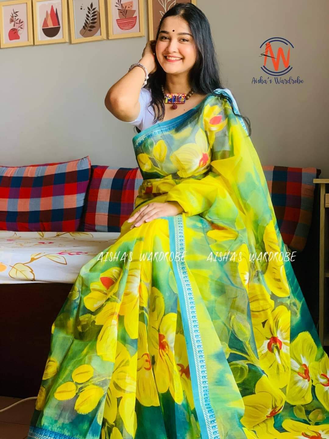 হাফসিল্ক শাড়ীতে হ্যান্ডপ্রিন্ট তুলির কাজ করা